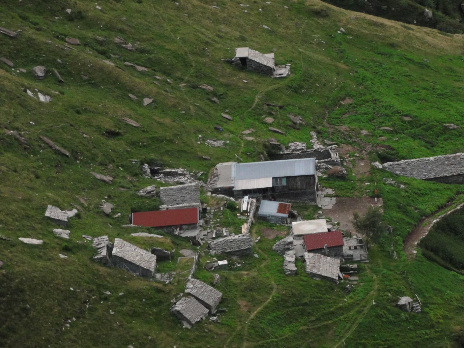 Foto d'archivio di un alpeggio in Val Verzasca (Alpe Fümegna).