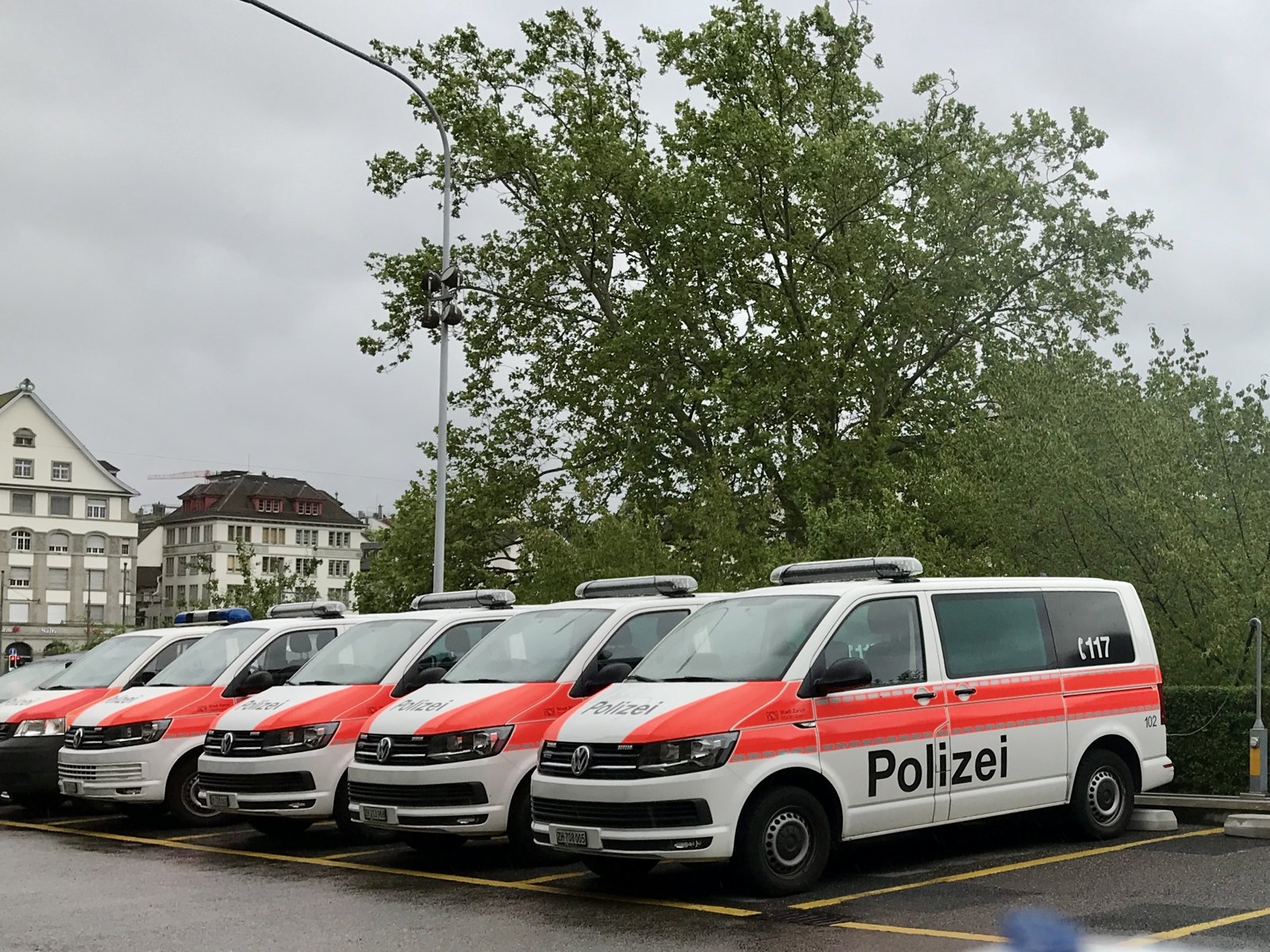 Veicoli della polizia a Zurigo (foto illustrativa)