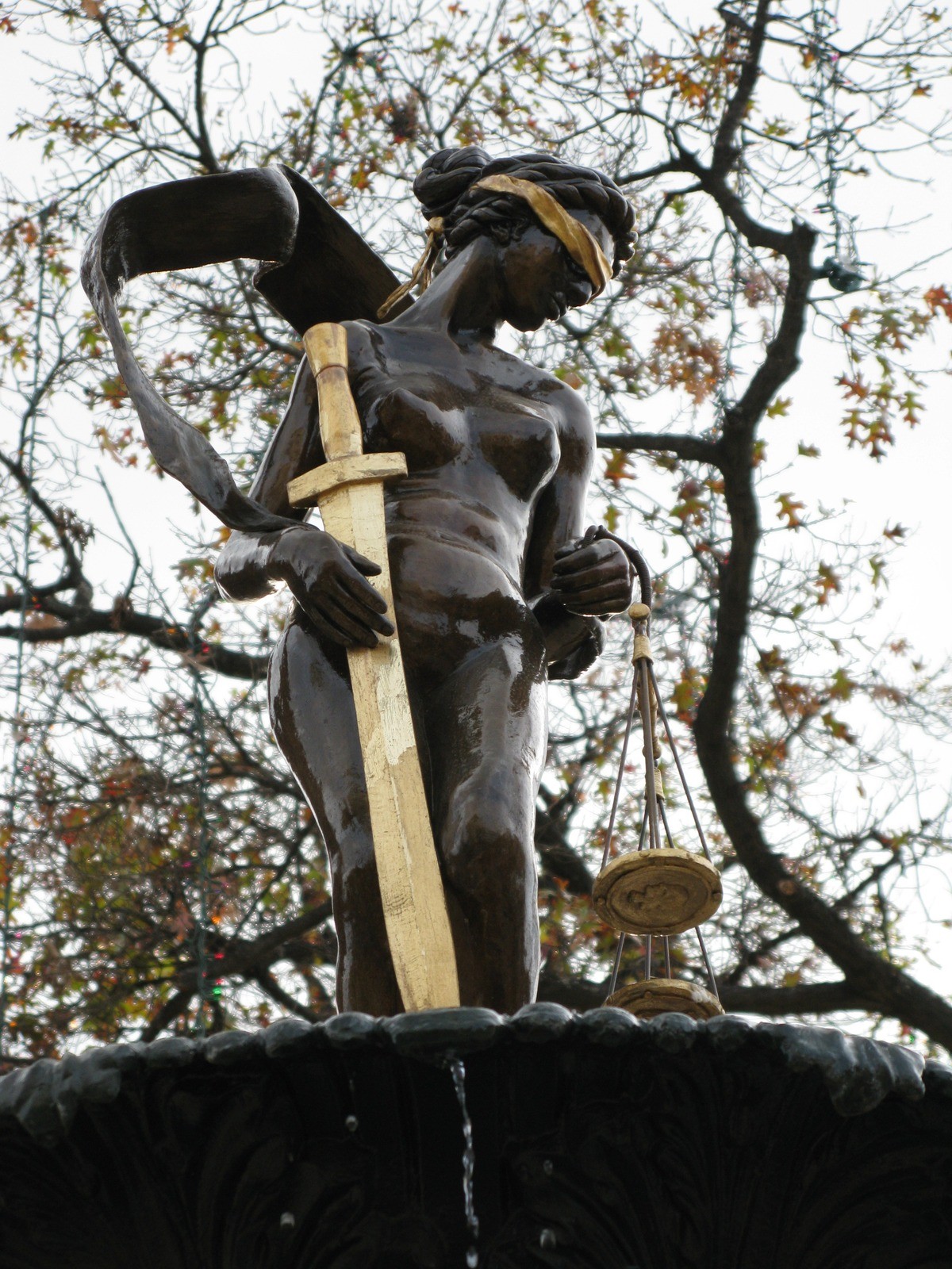 Statua della Giustizia: foto d’archivio (2009), usata come immagine simbolica. Non raffigura il tribunale di Lugano.