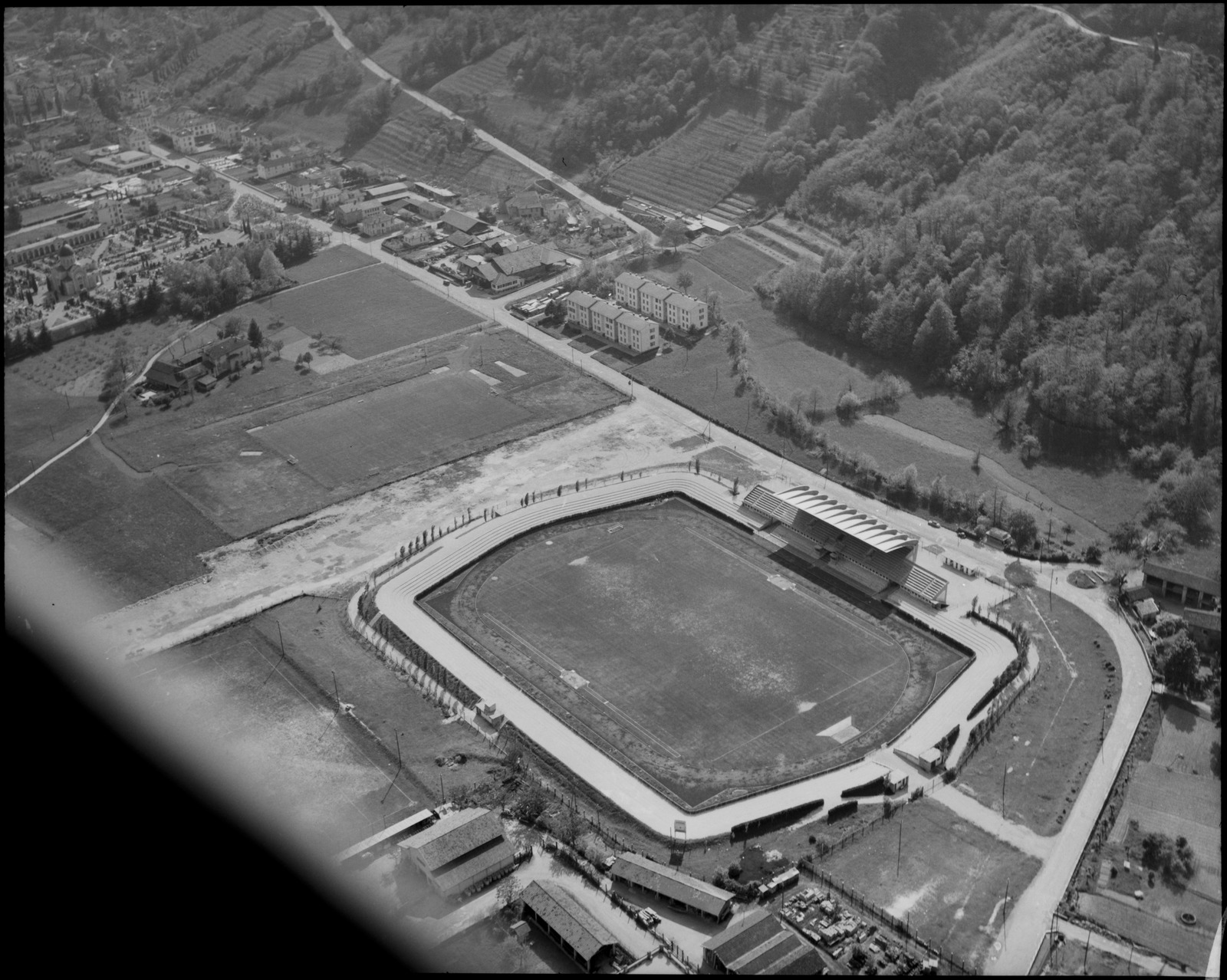 Foto d'archivio: veduta aerea del vecchio stadio di Cornaredo a Lugano, 12 maggio 1954.