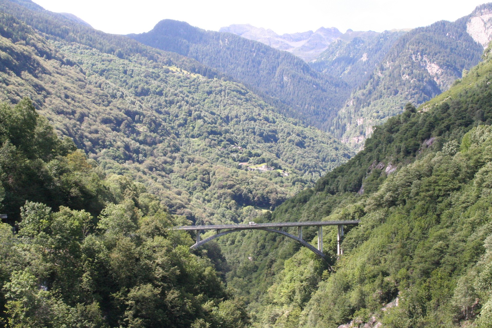 Il viadotto all’ingresso della Val Calanca, foto d’archivio (2011).