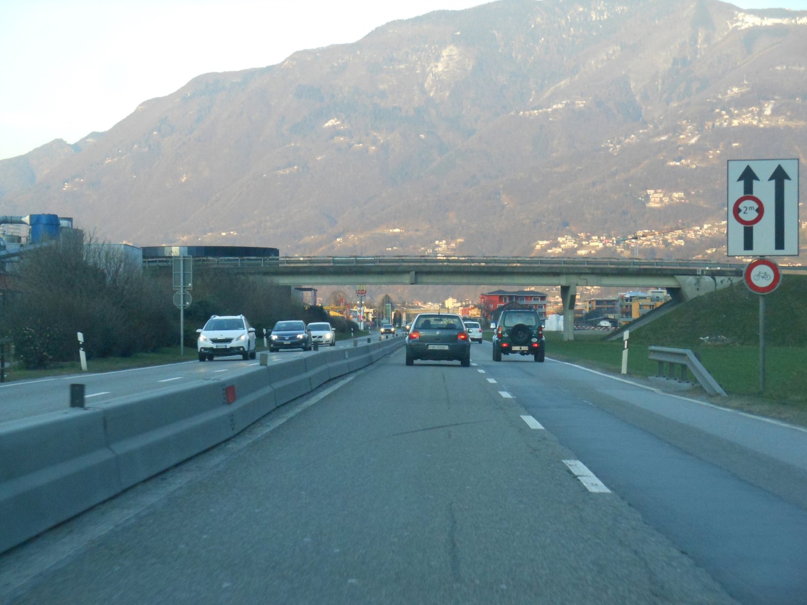 Strada cantonale a Sant'Antonino, sede della riunione della Commissione COBELLO (foto d'archivio)