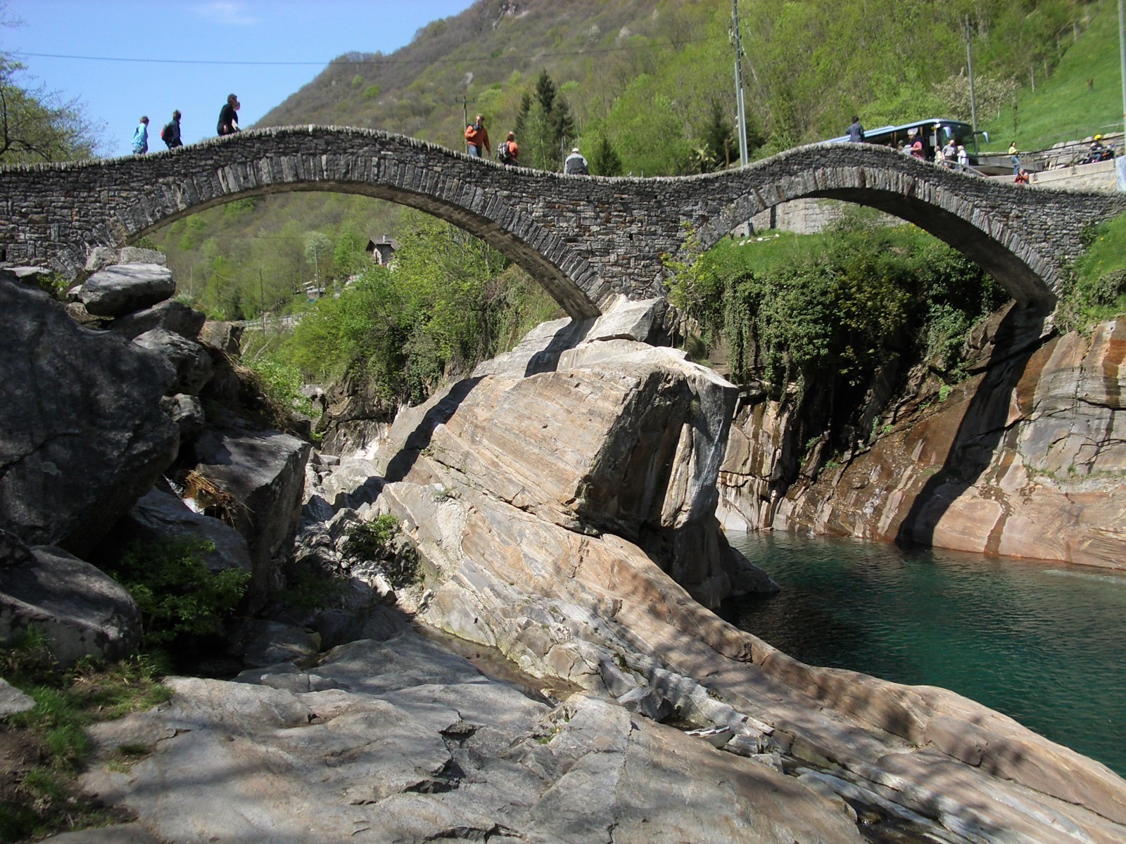 Il Ponte dei Salti a Lavertezzo in Valle Verzasca.