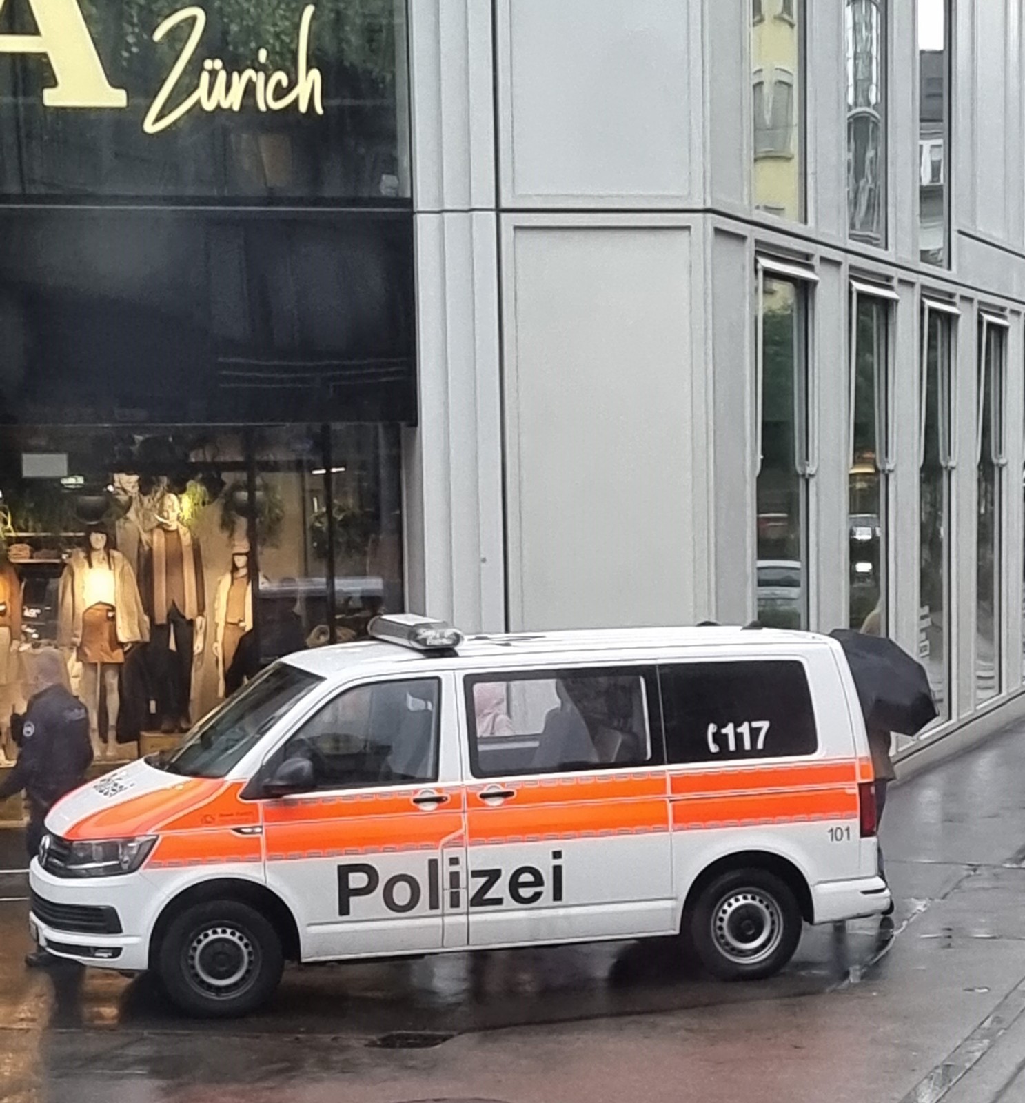 Un veicolo della polizia in Svizzera (foto illustrativa d'archivio)