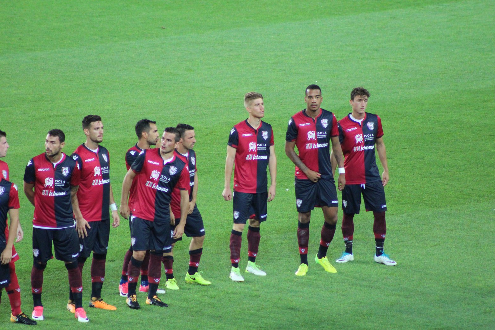 Una fase di gioco del Cagliari Calcio, club in cui milita Alessandro Romano (foto d'archivio)