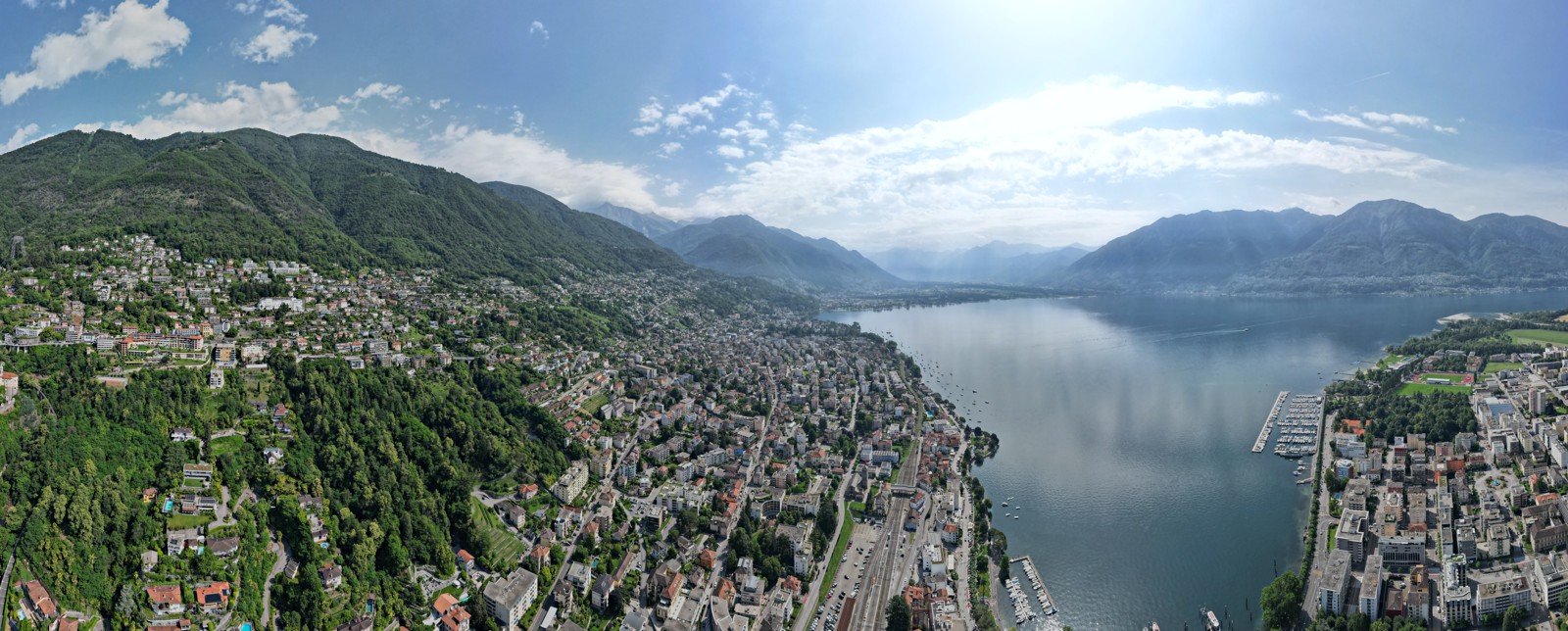 Locarno, Muralto e il Lago Maggiore: foto d’archivio del 2022, illustrativa del luogo. Bob Tan / Wikimedia Commons, CC BY-SA 4.0. Immagine ridimensionata.