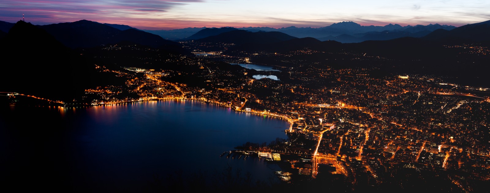Veduta di Lugano al tramonto: foto d'archivio del 13 marzo 2009.