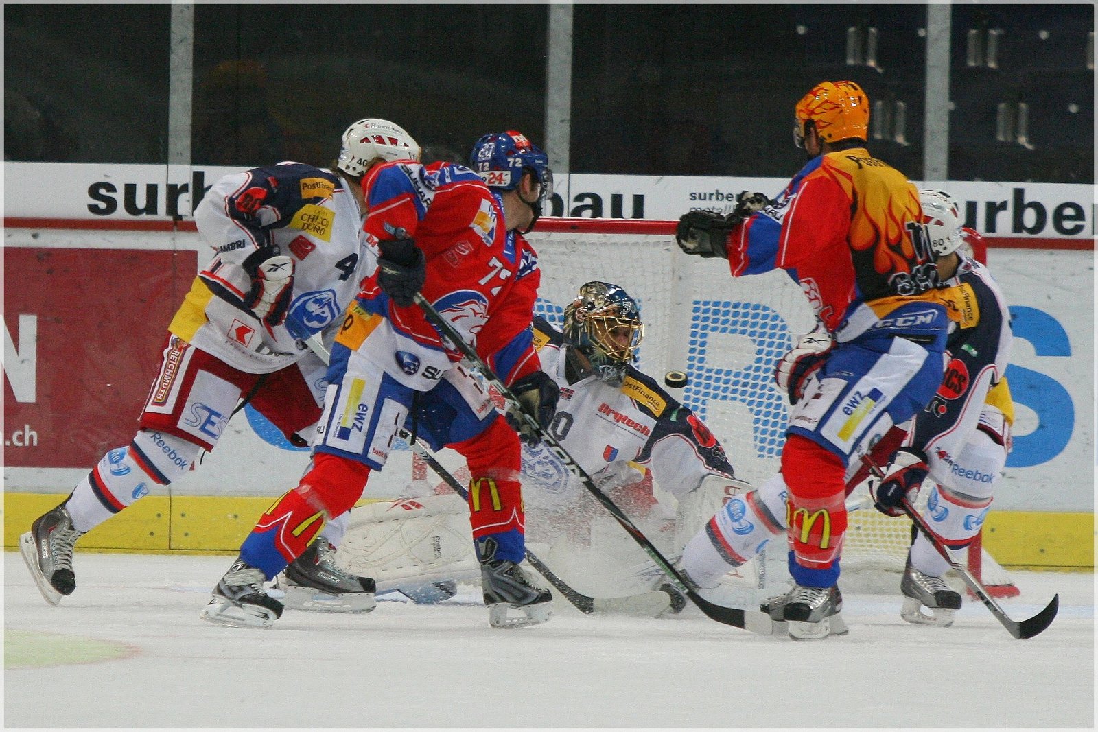 Azione di gioco tra HC Ambrì-Piotta e ZSC Lions (foto d archivio, 2010)