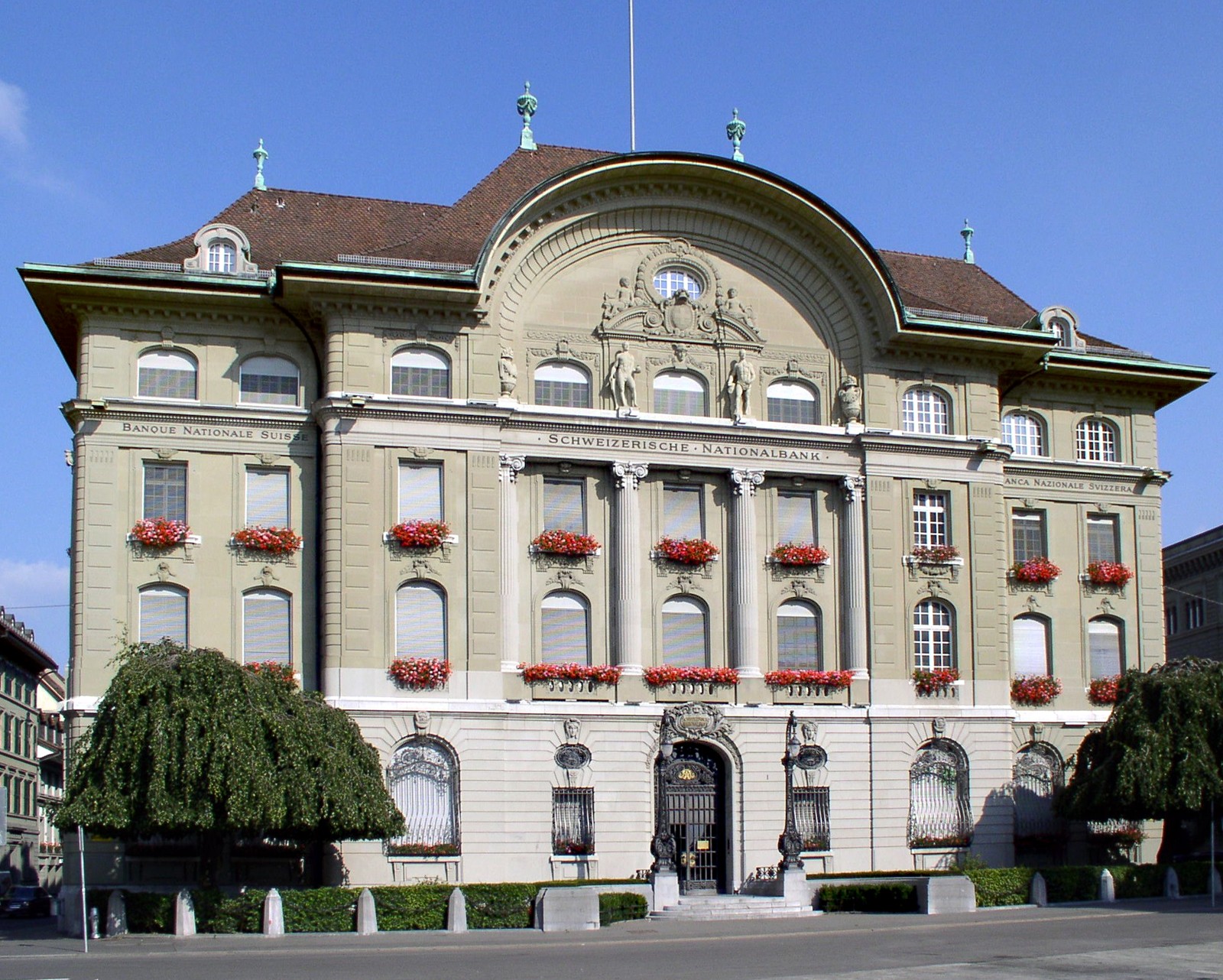 La sede della Banca nazionale svizzera a Berna. BAK Economics ipotizza un ritocco dei tassi della BNS a dicembre.