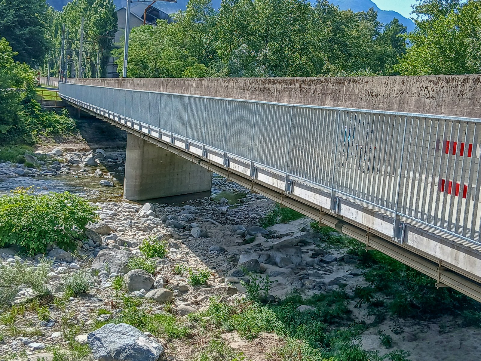 Passerella pedonale sul fiume Ticino a Bodio (foto illustrativa)