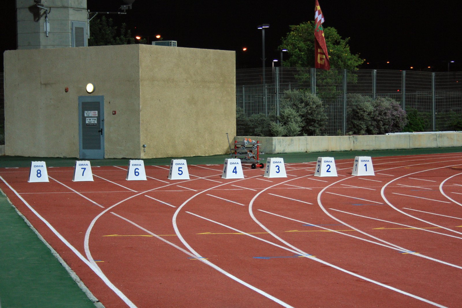 Una pista di atletica leggera in uno stadio (foto d'archivio)