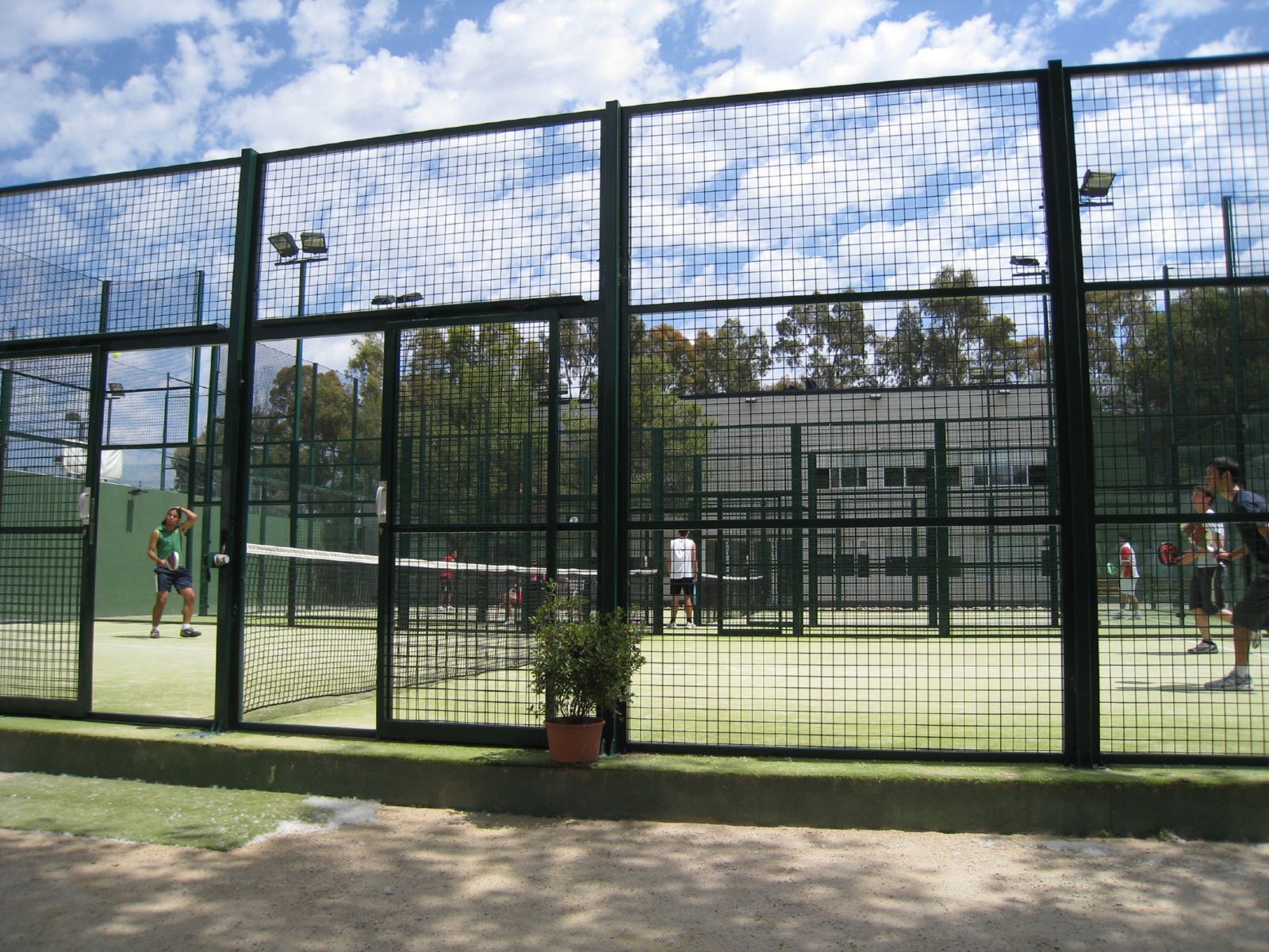 Un campo da padel durante una sessione di gioco (foto d'archivio).