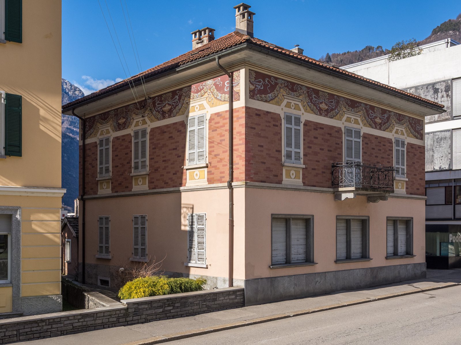 Un edificio scolastico a Biasca (foto d'archivio 2026).