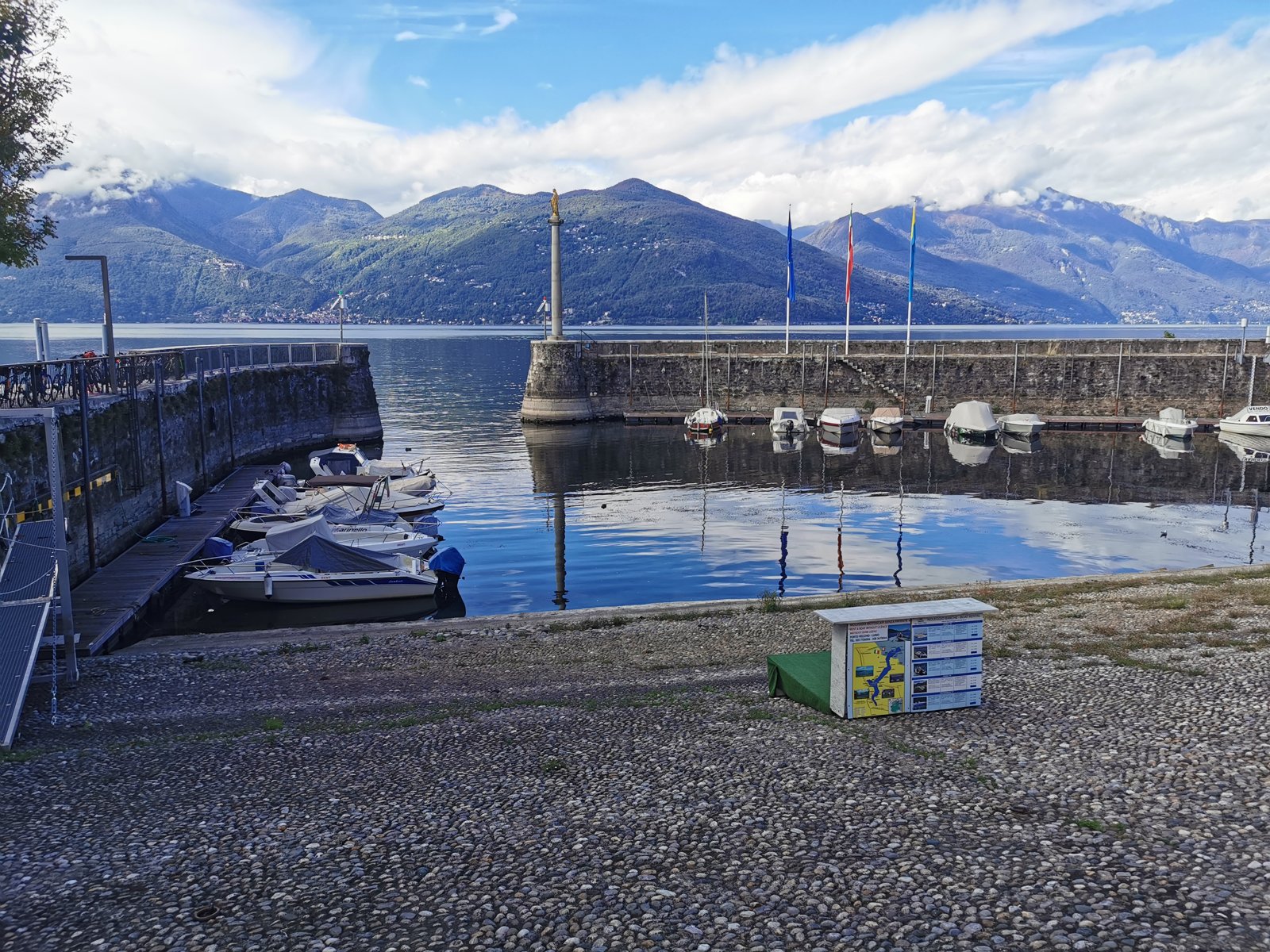 Il porto di Luino sulle sponde del Lago Maggiore (foto d'archivio).
